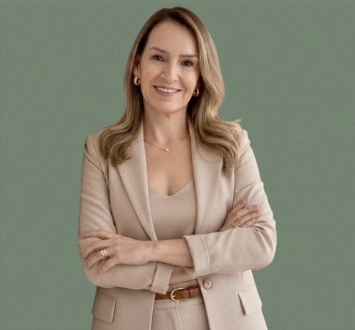 Retrato da Dra. Shirley Rangel, neuropsicóloga na Elleva Saúde Integrada